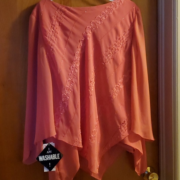 Beautiful Top - Picture 4 of 4